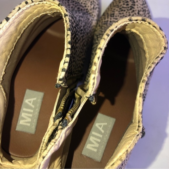 MIA Tracee Animal Print Booties - Picture 16 of 16